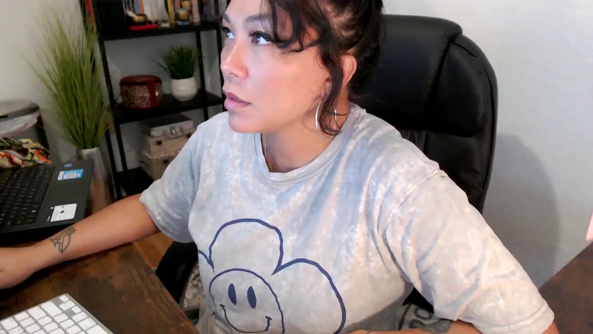 Gallery image thumbnail from MickaylaMinx's myfreecams stream on, 09/18/2024, 20:52 image 6 of 20
