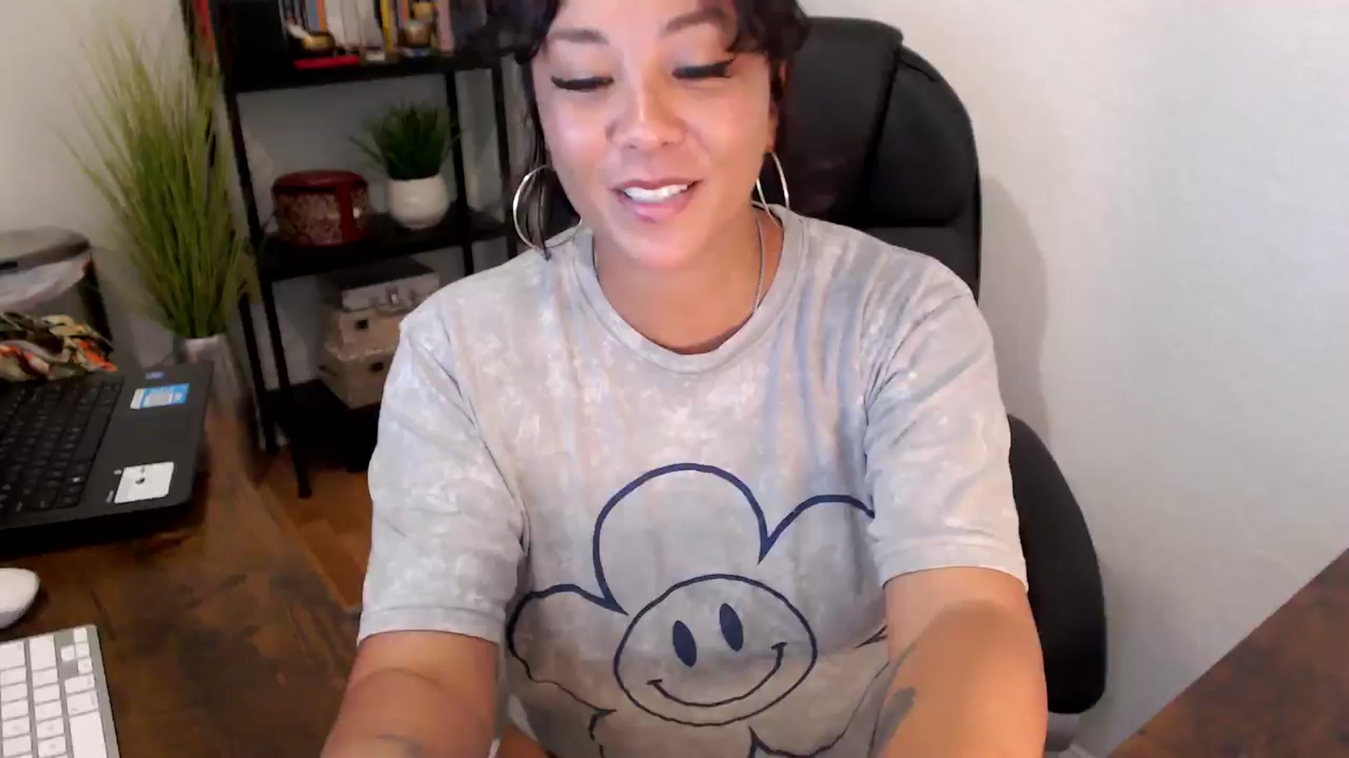 Gallery image thumbnail from MickaylaMinx's myfreecams stream on, 09/18/2024, 21:11 image 1 of 20