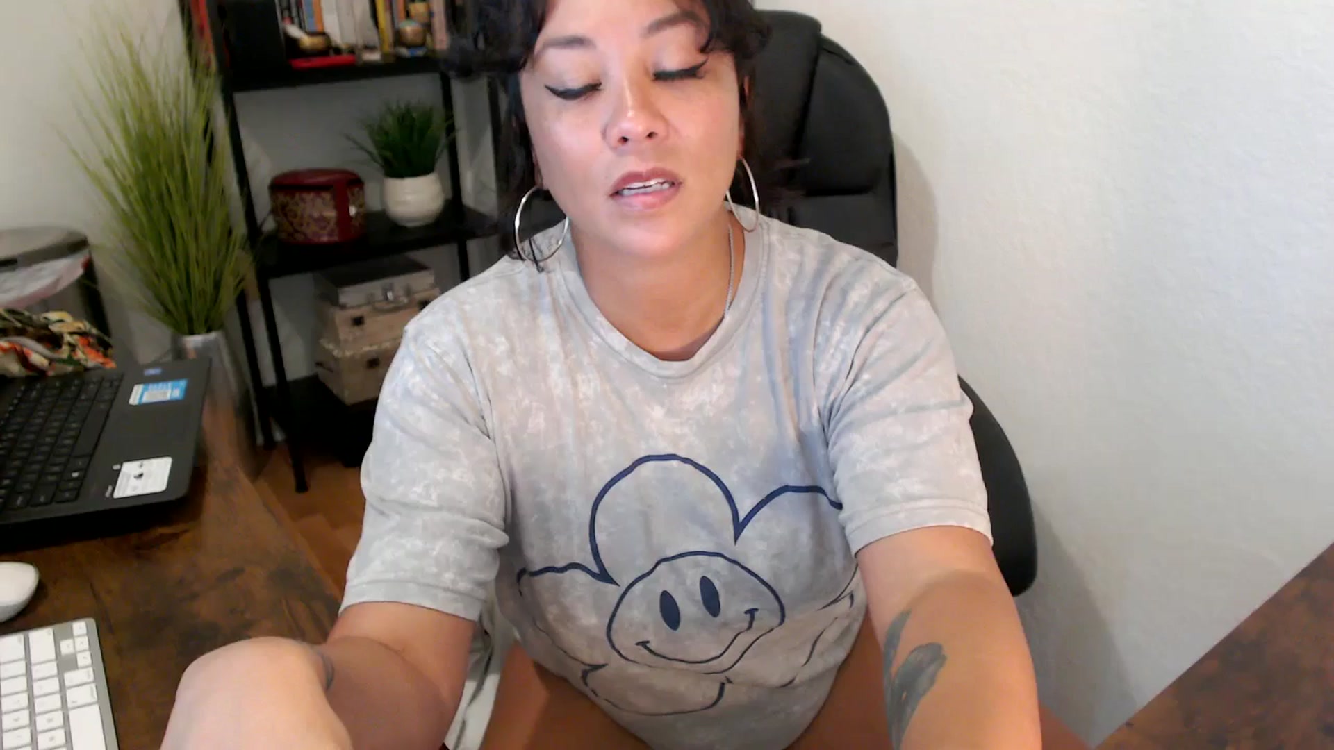 Gallery image thumbnail from MickaylaMinx's myfreecams stream on, 09/18/2024, 21:11 image 3 of 20