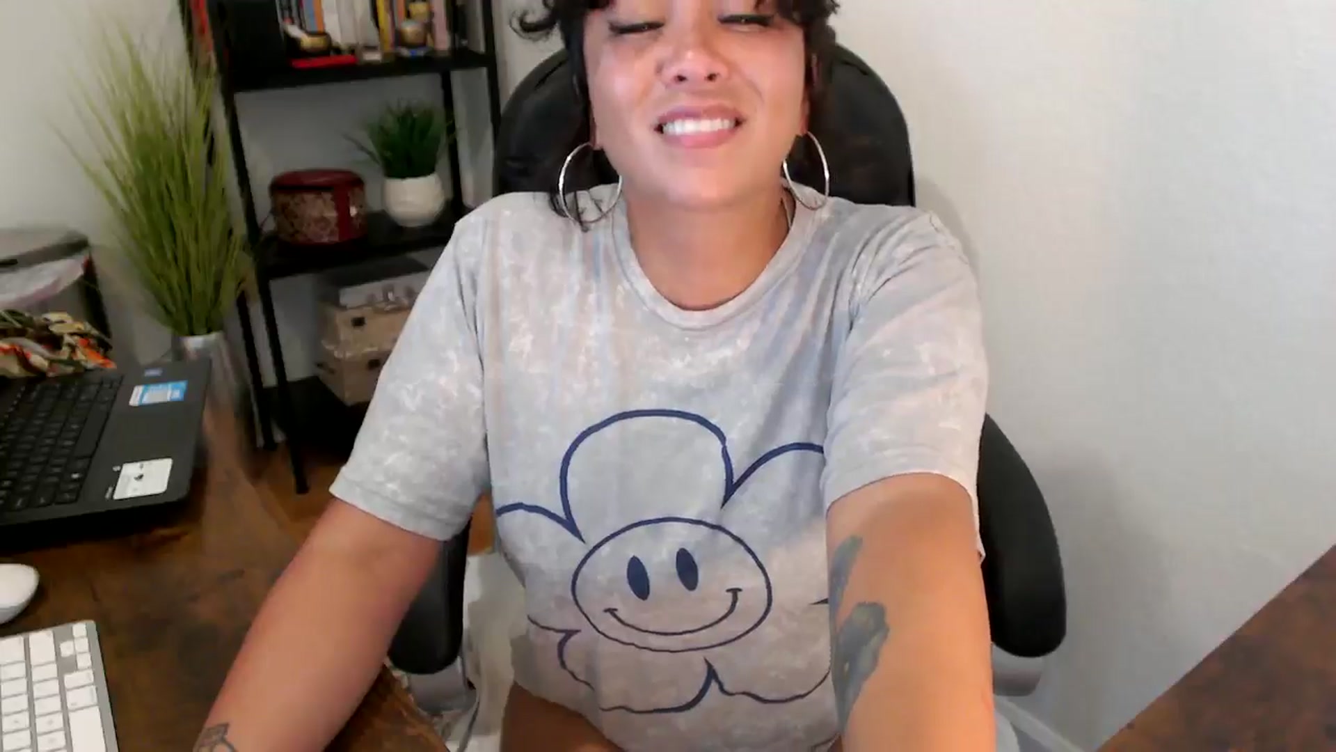 Gallery image thumbnail from MickaylaMinx's myfreecams stream on, 09/18/2024, 21:11 image 16 of 20