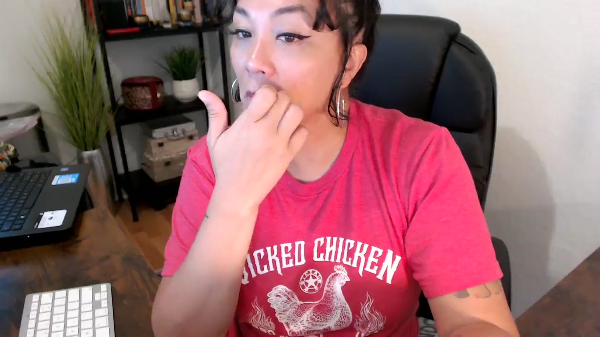 Gallery image thumbnail from MickaylaMinx's myfreecams stream on, 09/19/2024, 15:14 image 19 of 20