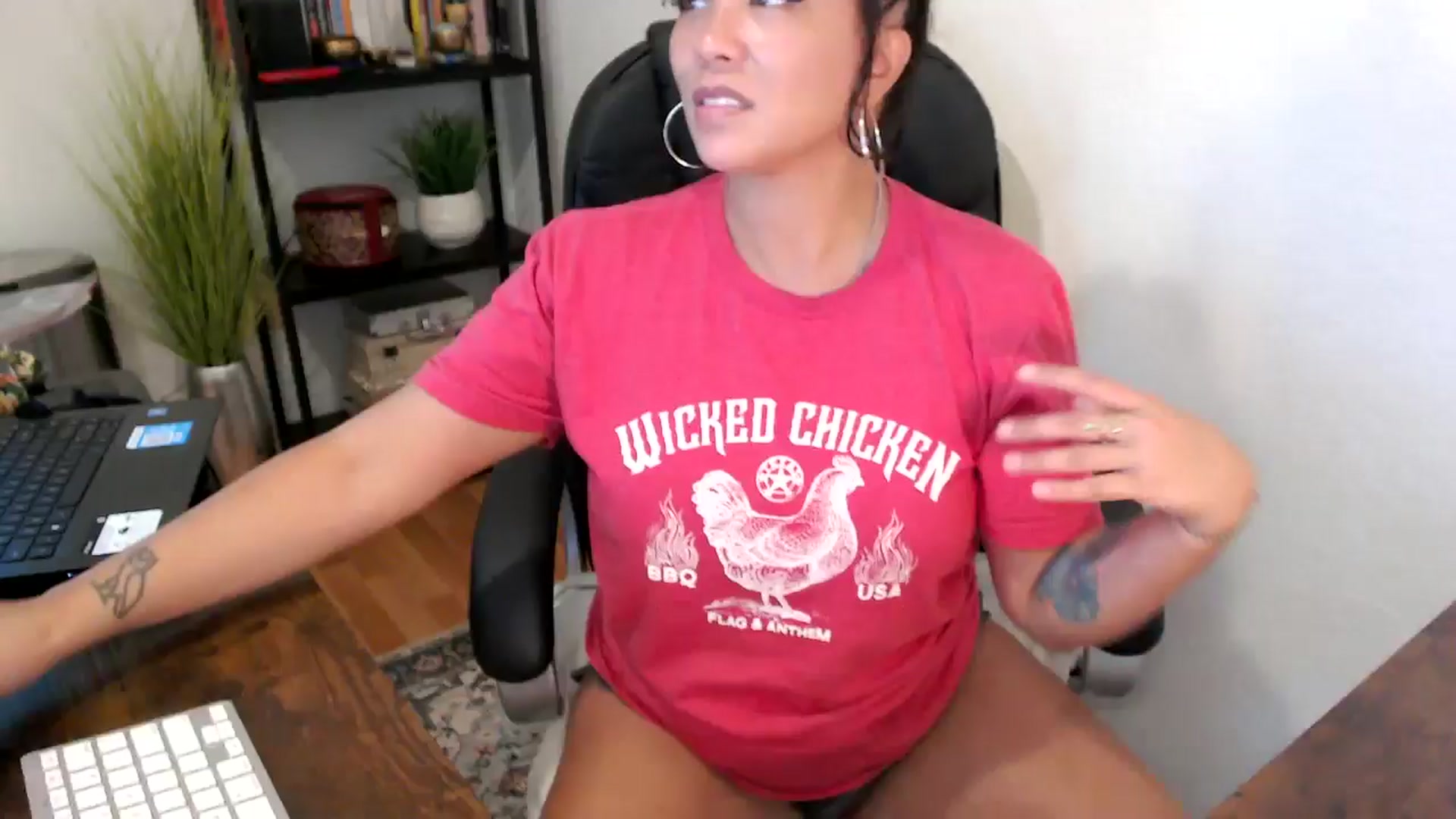 Gallery image thumbnail from MickaylaMinx's myfreecams stream on, 09/19/2024, 17:01 image 6 of 20