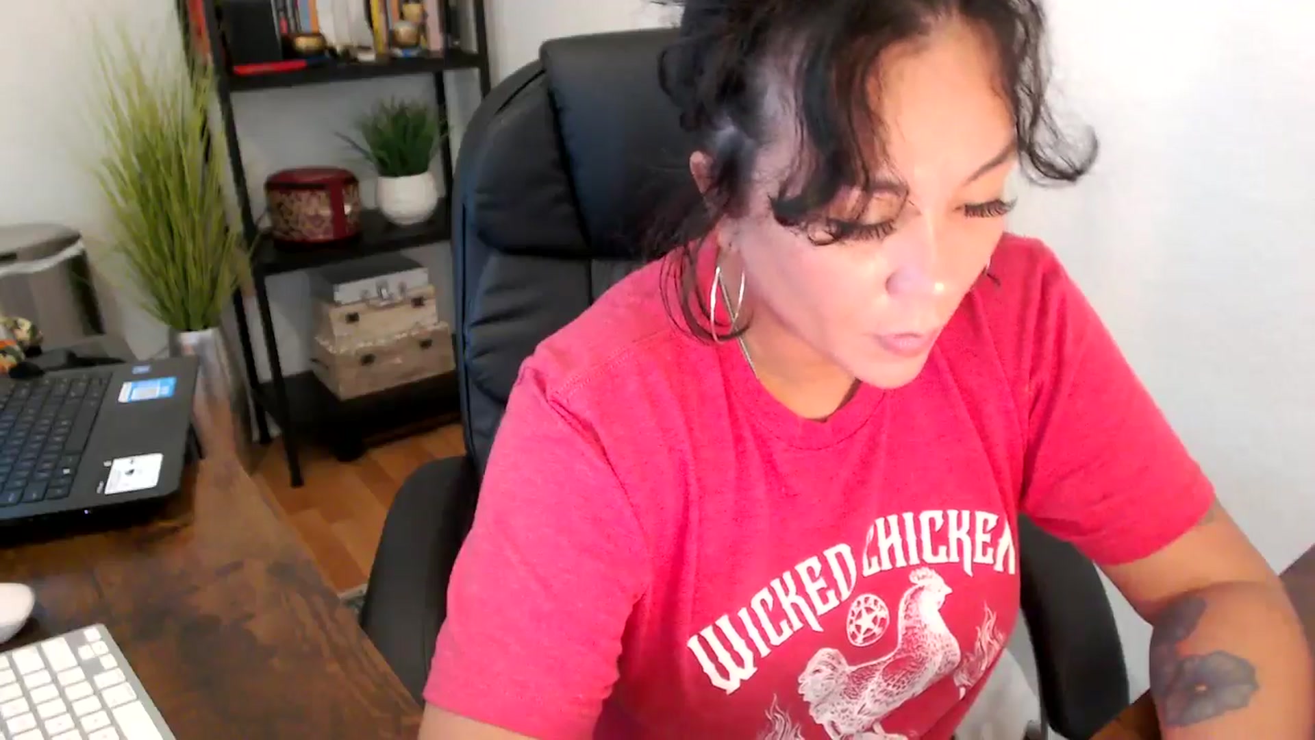Gallery image thumbnail from MickaylaMinx's myfreecams stream on, 09/19/2024, 19:27 image 19 of 20