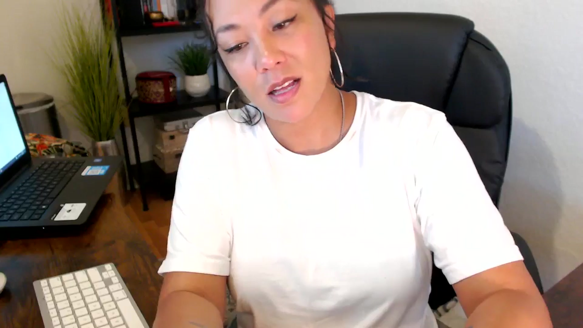 Gallery image thumbnail from MickaylaMinx's myfreecams stream on, 09/20/2024, 15:50 image 10 of 20