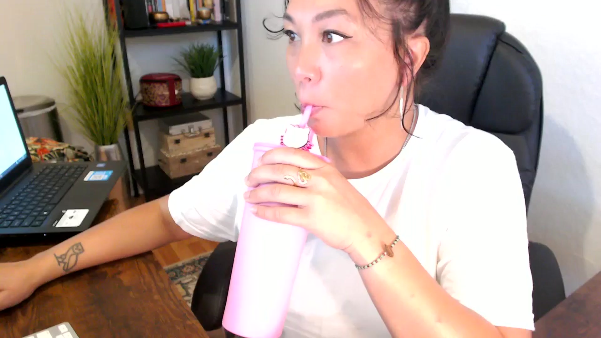 Gallery image thumbnail from MickaylaMinx's myfreecams stream on, 09/20/2024, 15:50 image 4 of 20