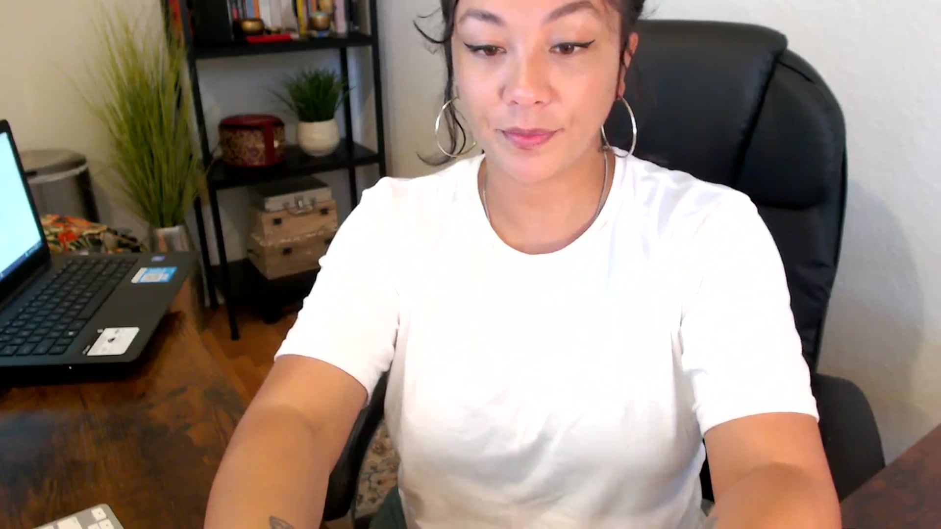 Gallery image thumbnail from MickaylaMinx's myfreecams stream on, 09/20/2024, 15:50 image 3 of 20
