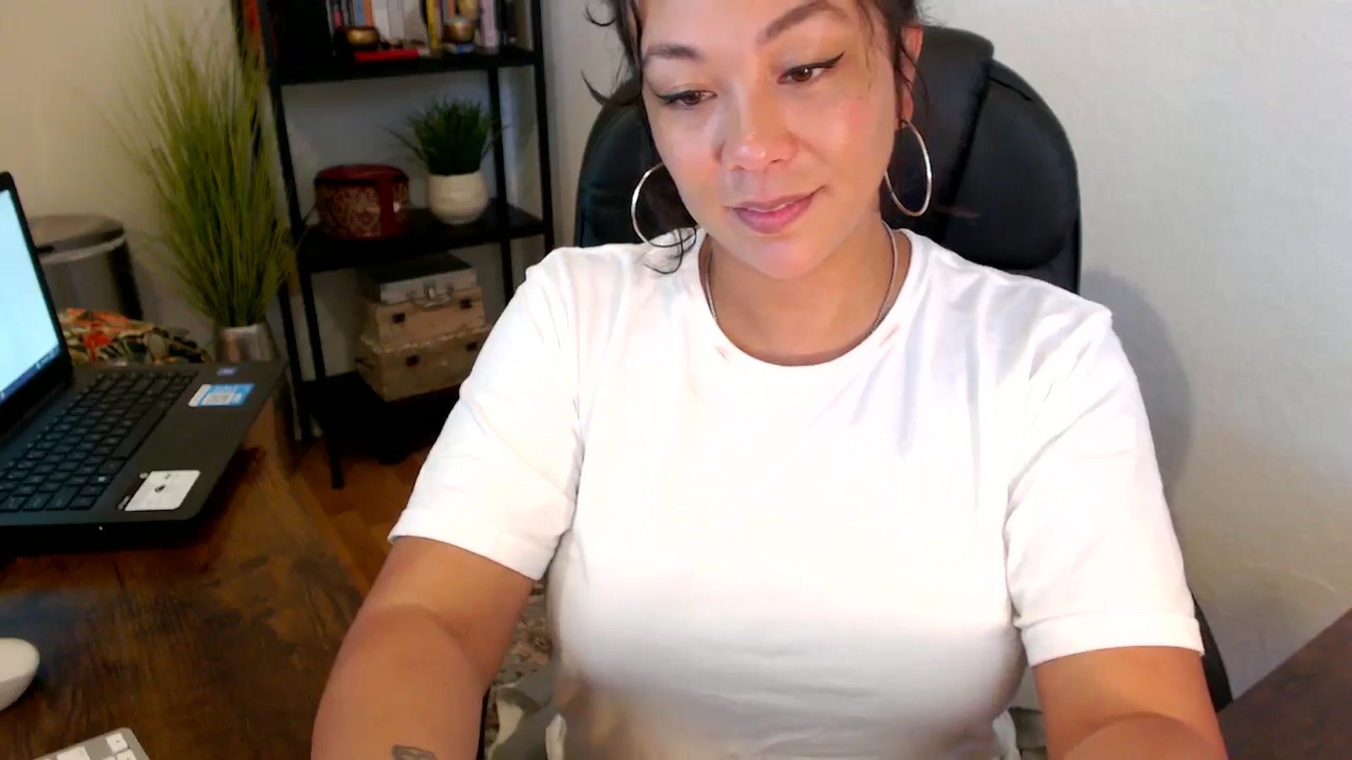Gallery image thumbnail from MickaylaMinx's myfreecams stream on, 09/20/2024, 15:50 image 16 of 20