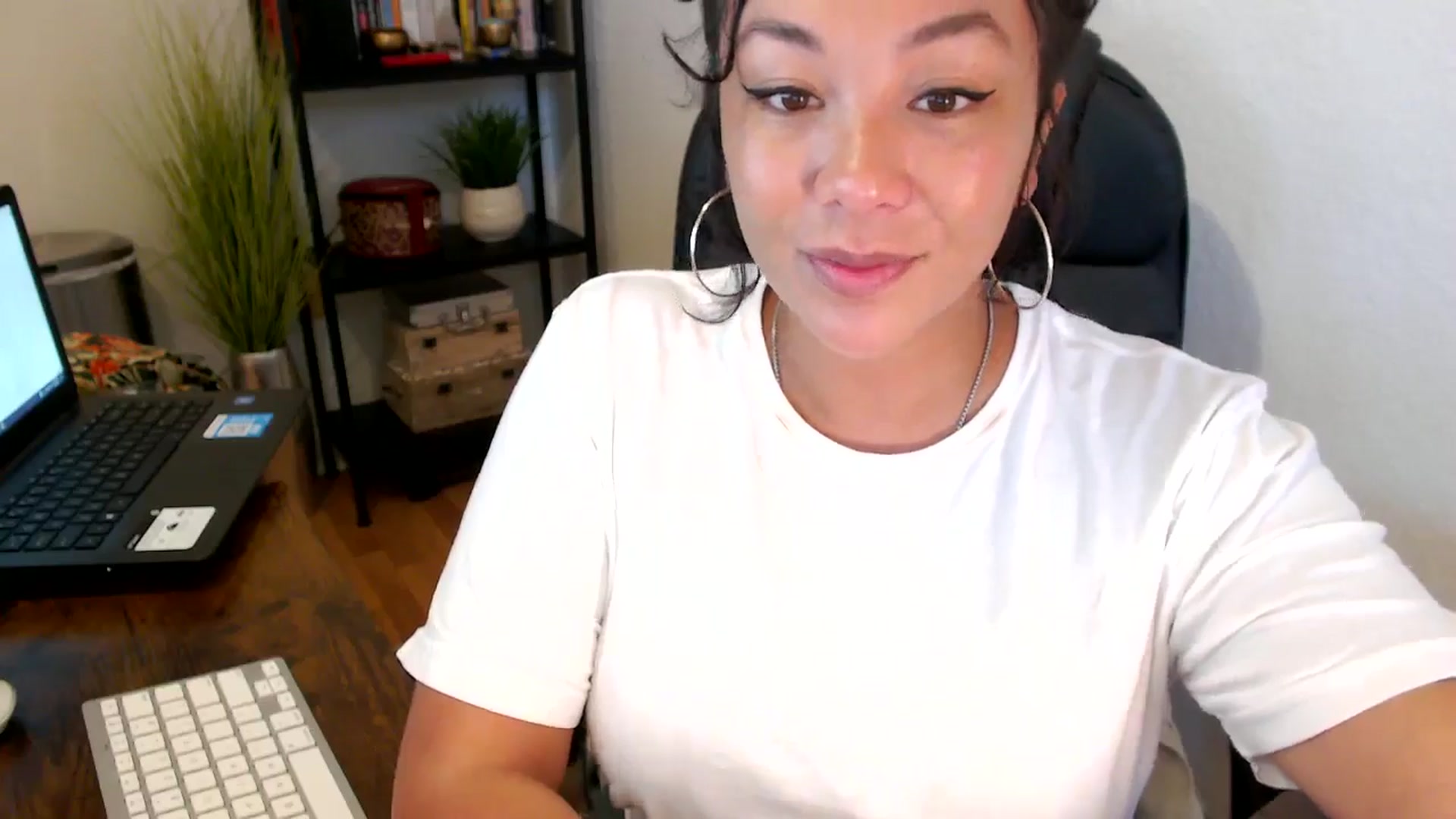 Gallery image thumbnail from MickaylaMinx's myfreecams stream on, 09/20/2024, 15:50 image 11 of 20