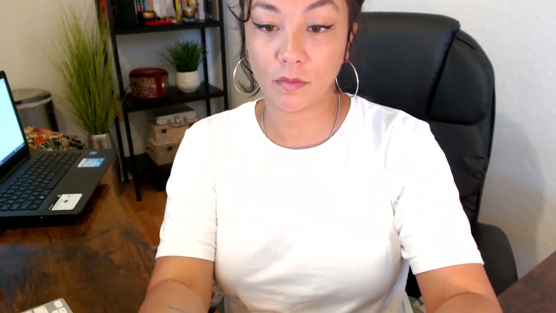 Gallery image thumbnail from MickaylaMinx's myfreecams stream on, 09/20/2024, 15:50 image 9 of 20