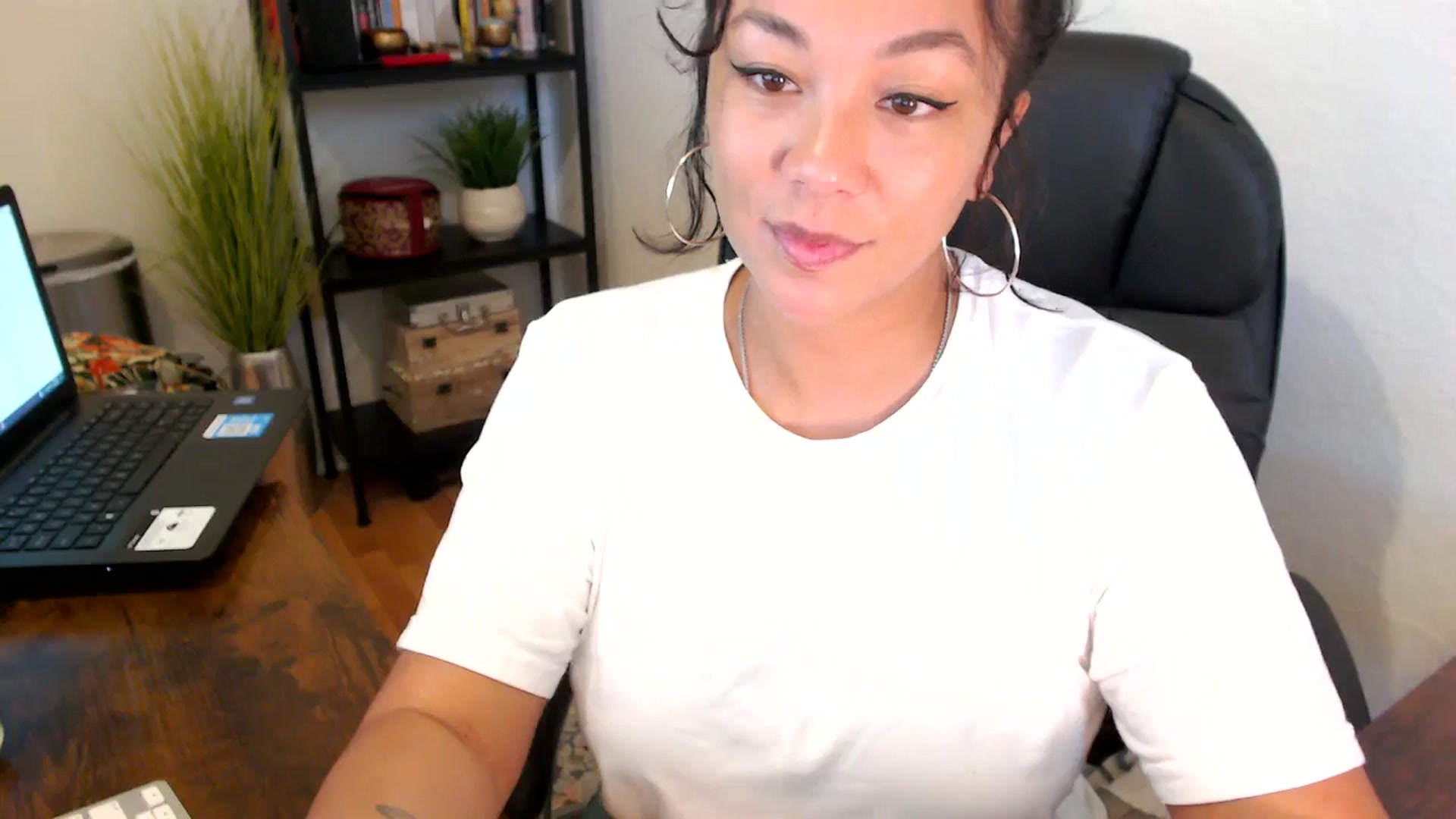 Gallery image thumbnail from MickaylaMinx's myfreecams stream on, 09/20/2024, 15:50 image 5 of 20
