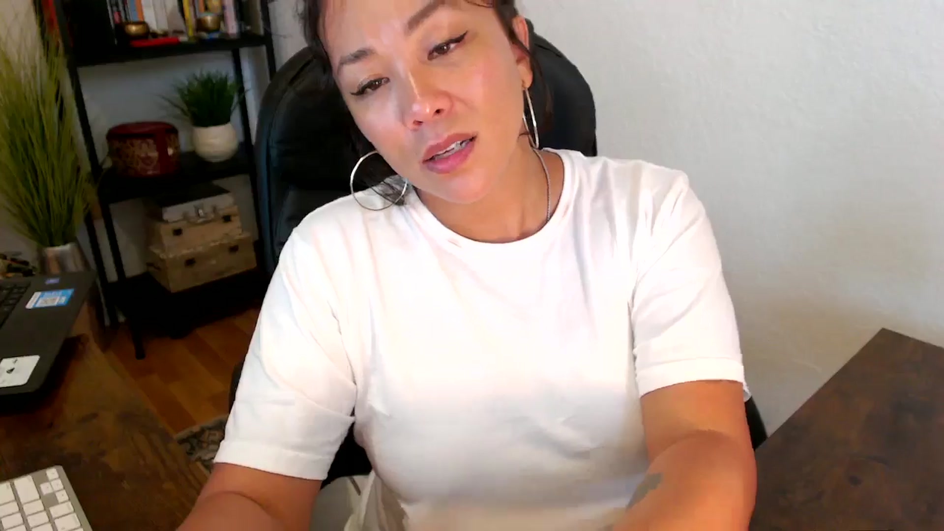 Gallery image thumbnail from MickaylaMinx's myfreecams stream on, 09/20/2024, 17:45 image 18 of 20