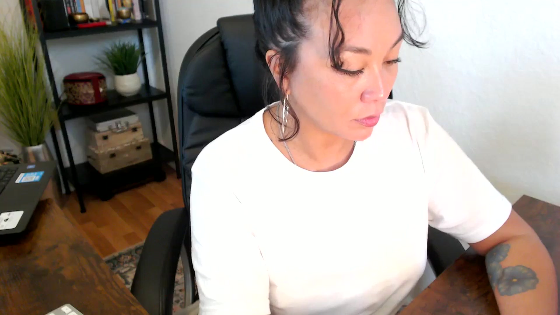 Gallery image thumbnail from MickaylaMinx's myfreecams stream on, 09/20/2024, 17:45 image 5 of 20