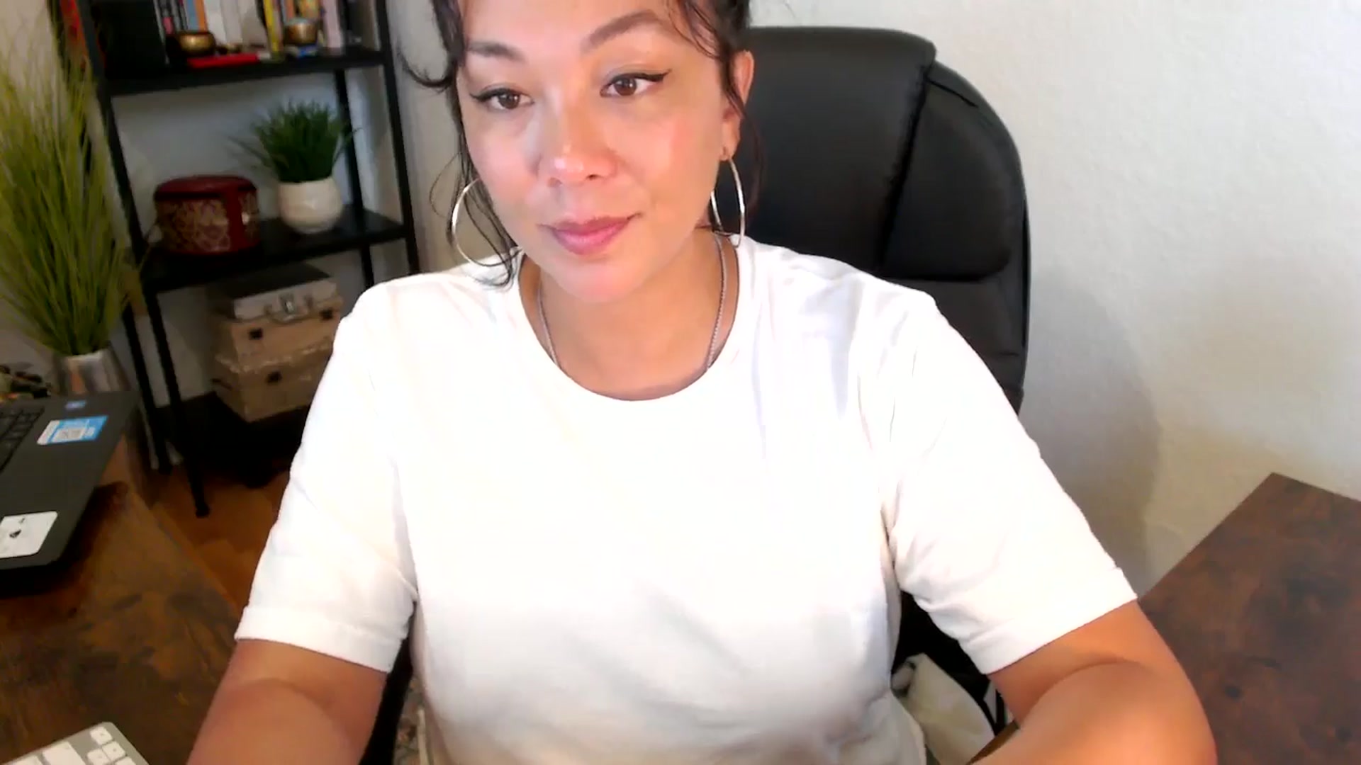 Gallery image thumbnail from MickaylaMinx's myfreecams stream on, 09/20/2024, 17:45 image 10 of 20