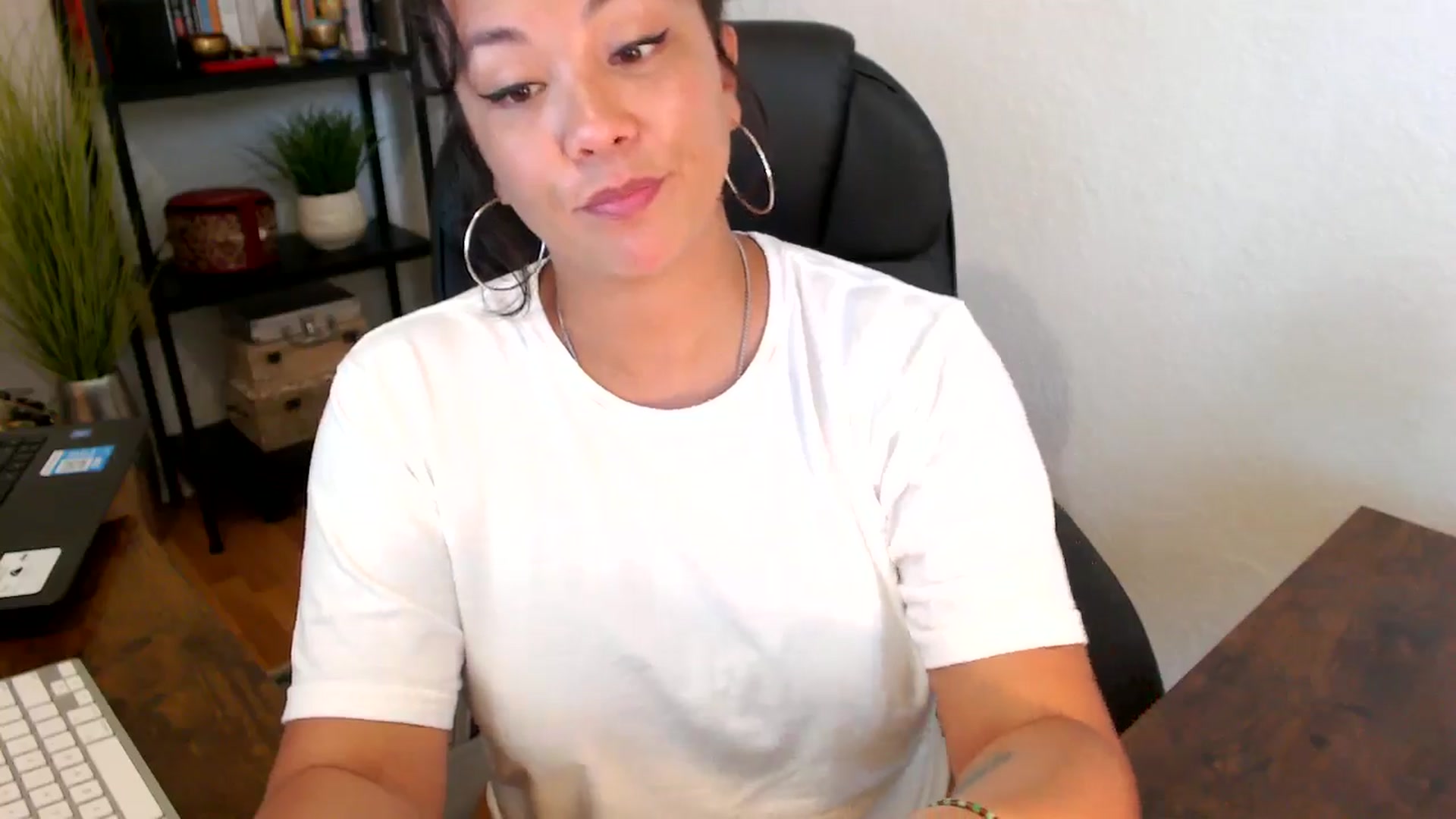 Gallery image thumbnail from MickaylaMinx's myfreecams stream on, 09/20/2024, 17:45 image 11 of 20