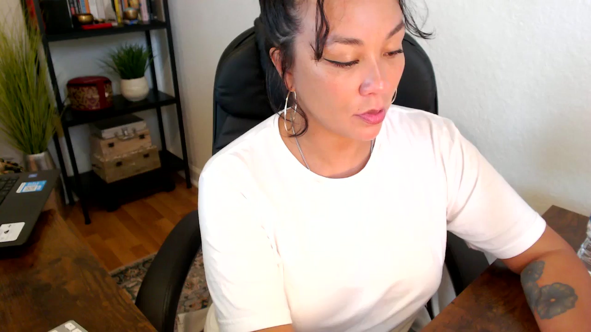Gallery image thumbnail from MickaylaMinx's myfreecams stream on, 09/20/2024, 17:45 image 2 of 20
