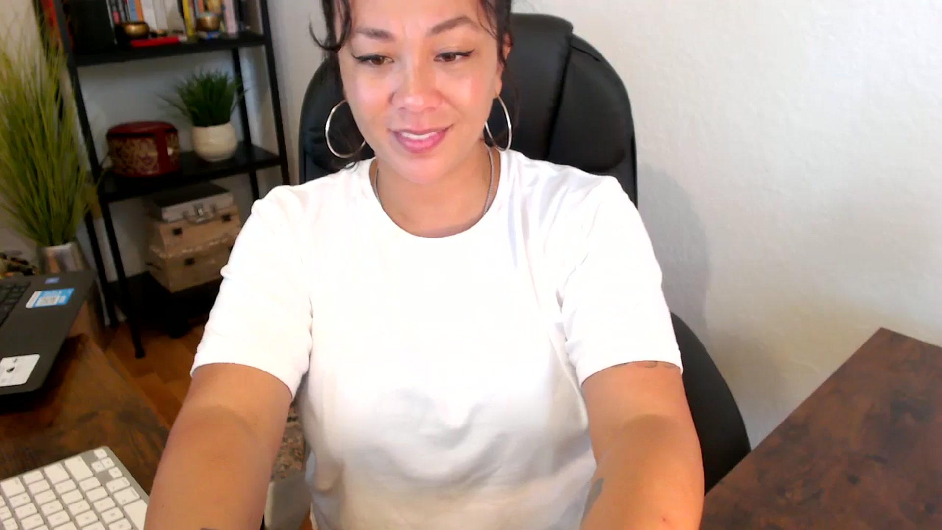 Gallery image thumbnail from MickaylaMinx's myfreecams stream on, 09/20/2024, 17:45 image 13 of 20