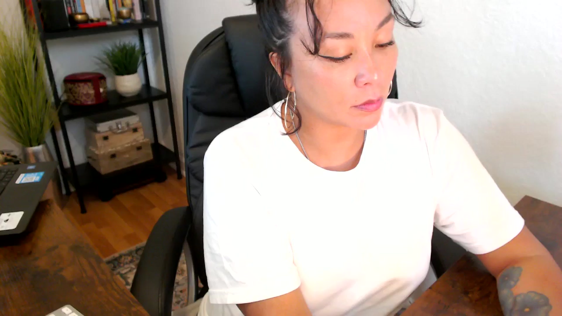 Gallery image thumbnail from MickaylaMinx's myfreecams stream on, 09/20/2024, 17:45 image 7 of 20