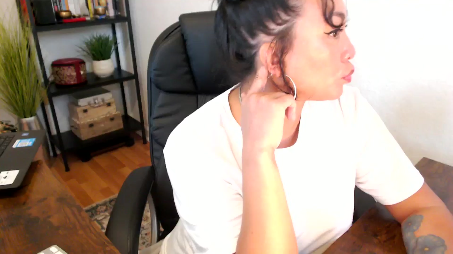 Gallery image thumbnail from MickaylaMinx's myfreecams stream on, 09/20/2024, 17:45 image 8 of 20