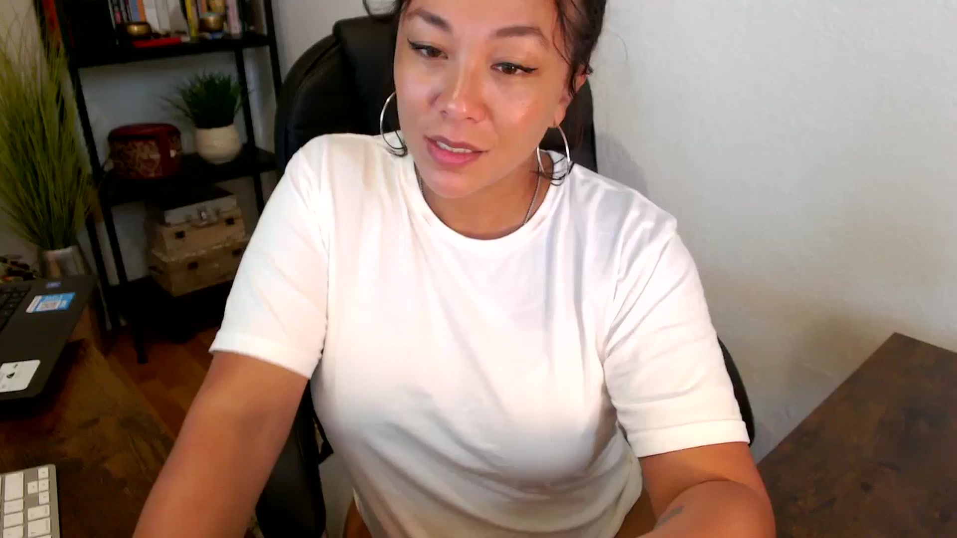 Gallery image thumbnail from MickaylaMinx's myfreecams stream on, 09/20/2024, 17:45 image 20 of 20