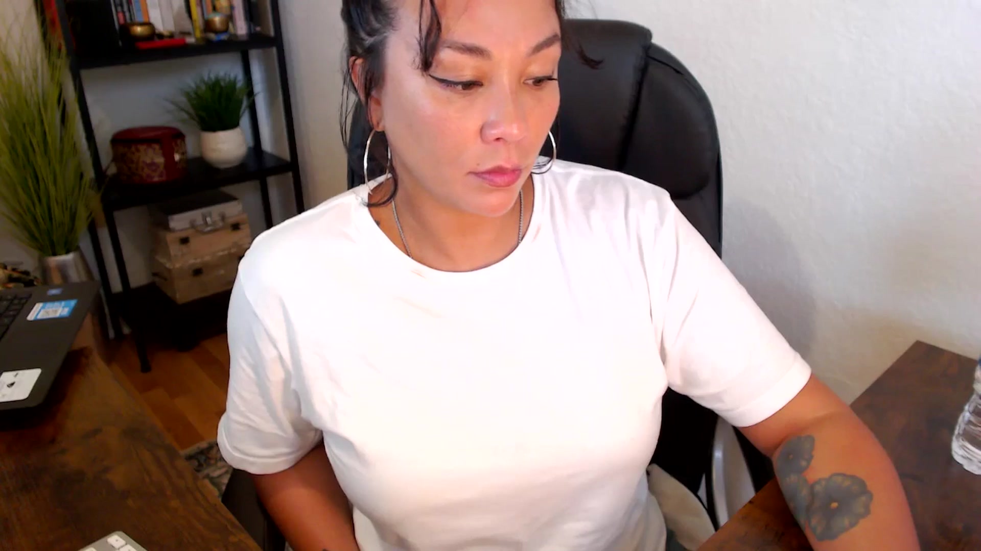 Gallery image thumbnail from MickaylaMinx's myfreecams stream on, 09/20/2024, 17:45 image 3 of 20