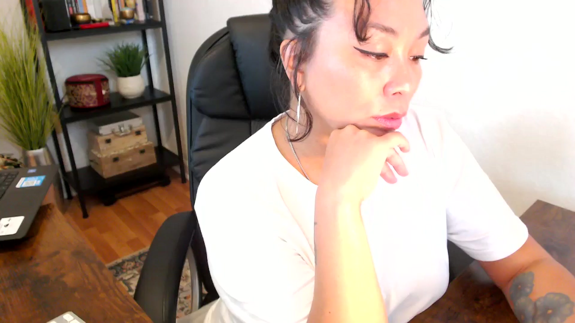Gallery image thumbnail from MickaylaMinx's myfreecams stream on, 09/20/2024, 17:45 image 6 of 20