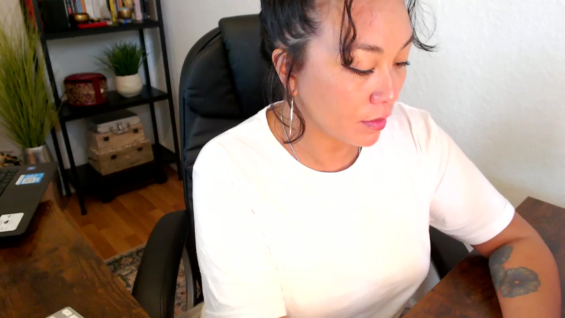 Gallery image thumbnail from MickaylaMinx's myfreecams stream on, 09/20/2024, 17:45 image 4 of 20