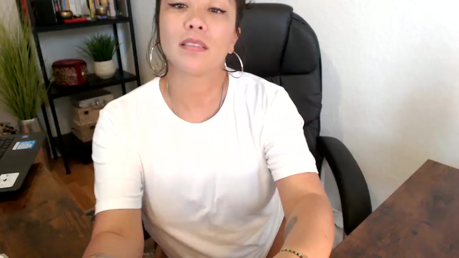 Gallery image thumbnail from MickaylaMinx's myfreecams stream on, 09/20/2024, 19:18 image 5 of 20