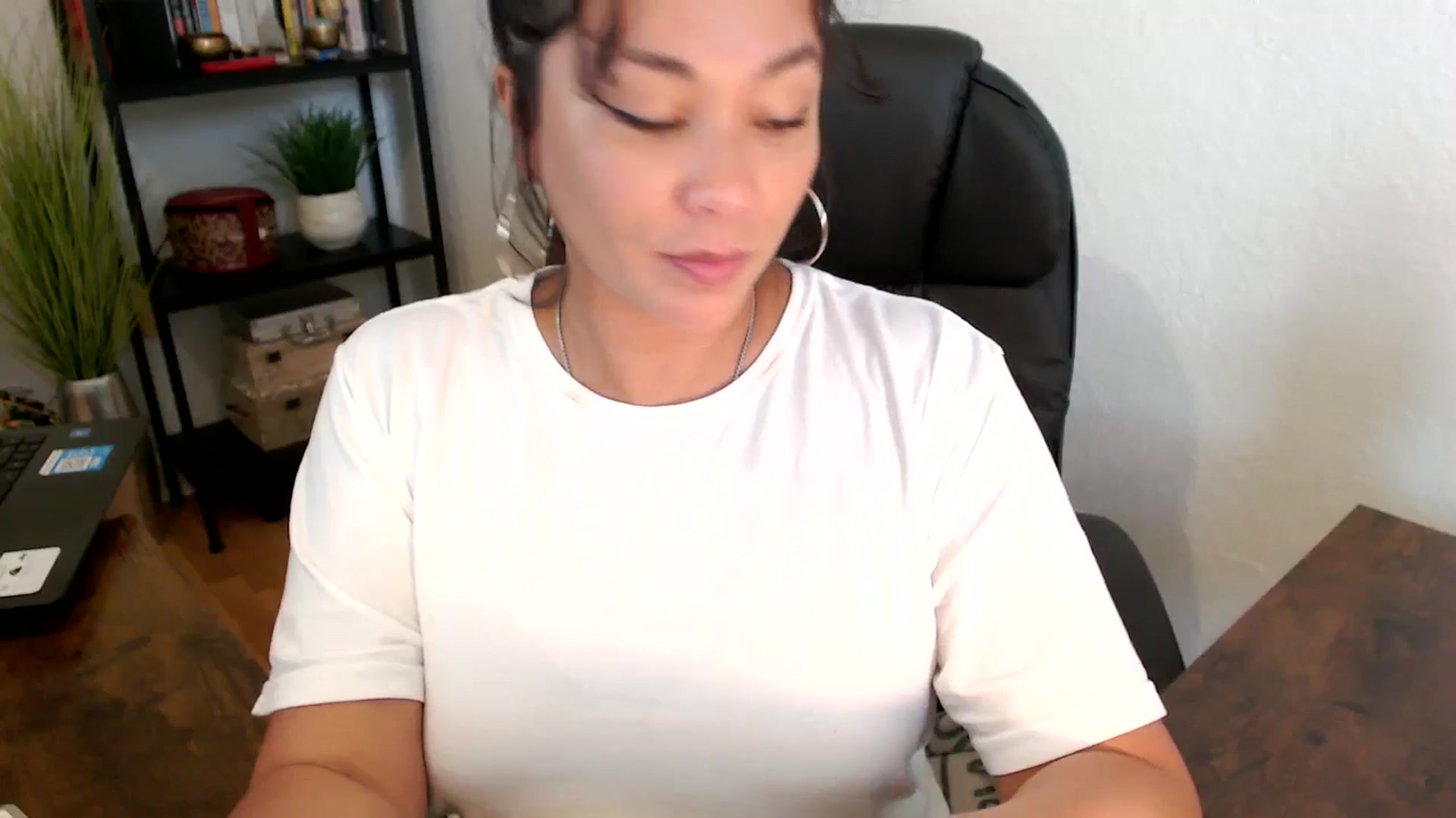 Gallery image thumbnail from MickaylaMinx's myfreecams stream on, 09/20/2024, 19:18 image 8 of 20