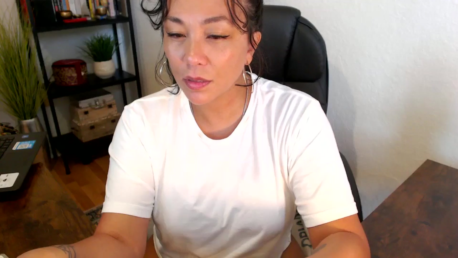 Gallery image thumbnail from MickaylaMinx's myfreecams stream on, 09/20/2024, 19:18 image 12 of 20