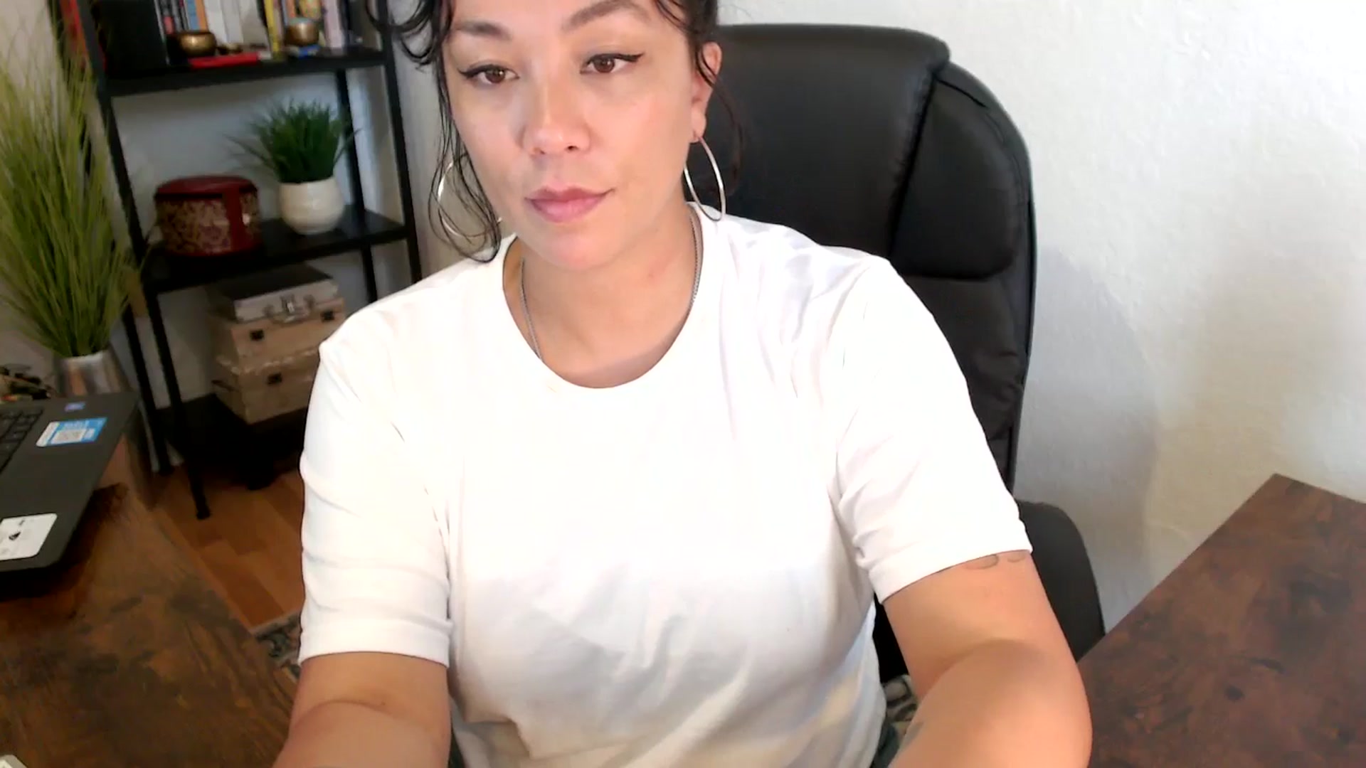 Gallery image thumbnail from MickaylaMinx's myfreecams stream on, 09/20/2024, 19:18 image 3 of 20