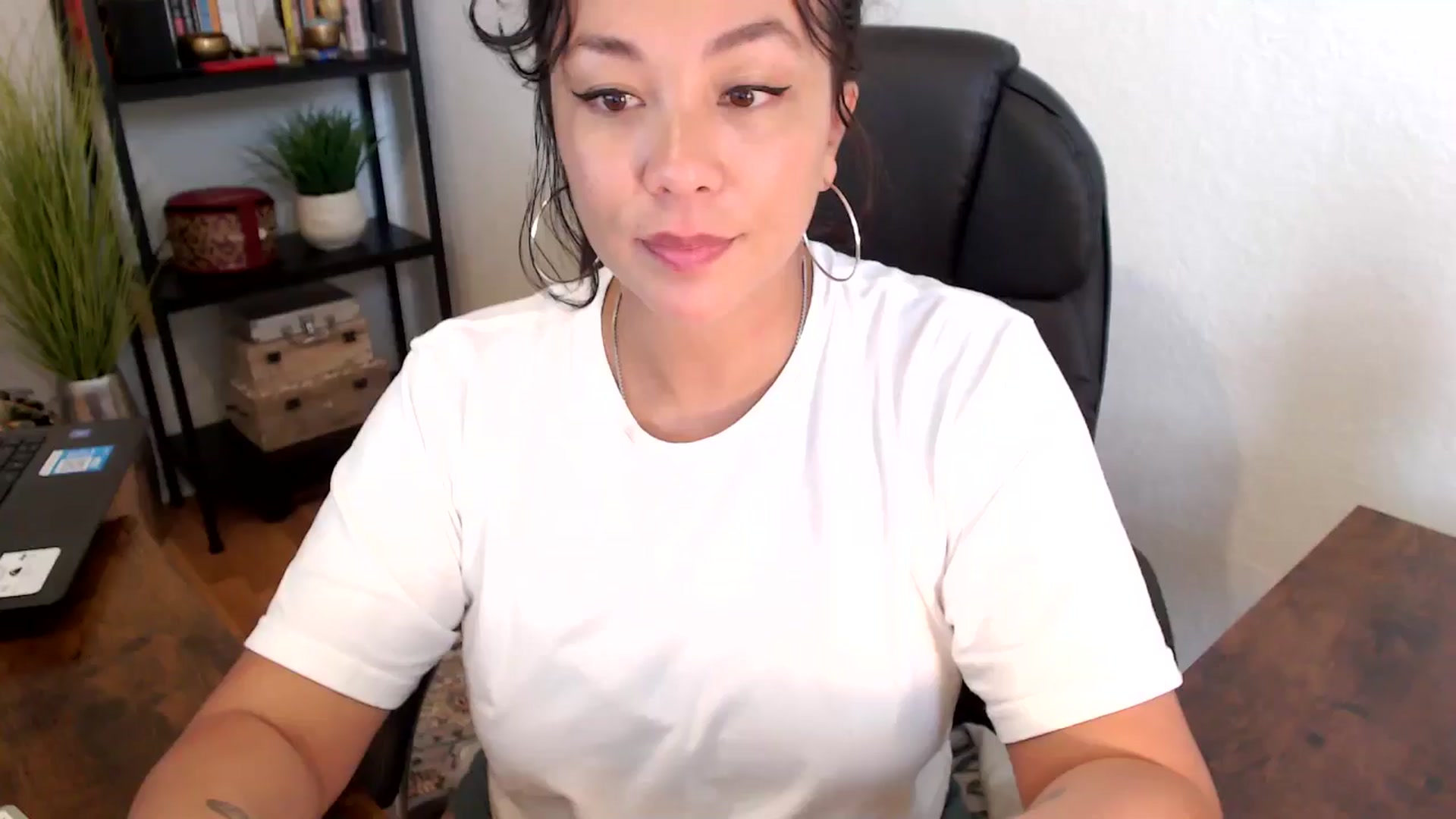 Gallery image thumbnail from MickaylaMinx's myfreecams stream on, 09/20/2024, 19:18 image 1 of 20