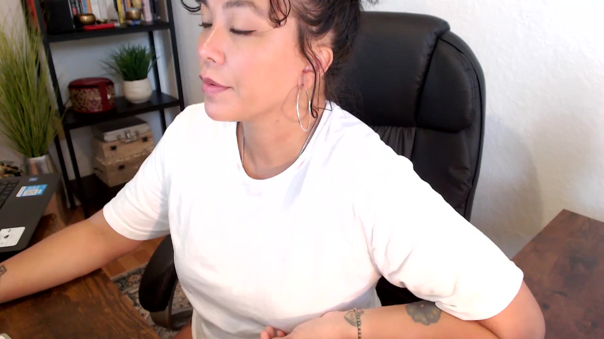 Gallery image thumbnail from MickaylaMinx's myfreecams stream on, 09/20/2024, 19:18 image 2 of 20