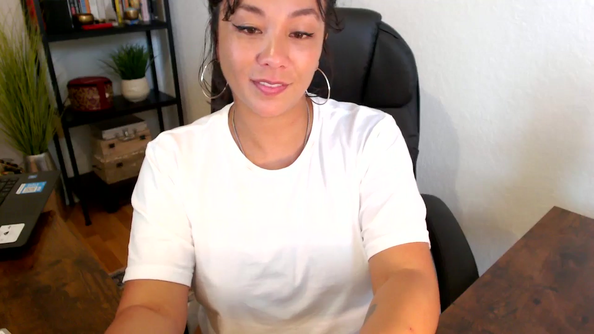 Gallery image thumbnail from MickaylaMinx's myfreecams stream on, 09/20/2024, 19:18 image 14 of 20