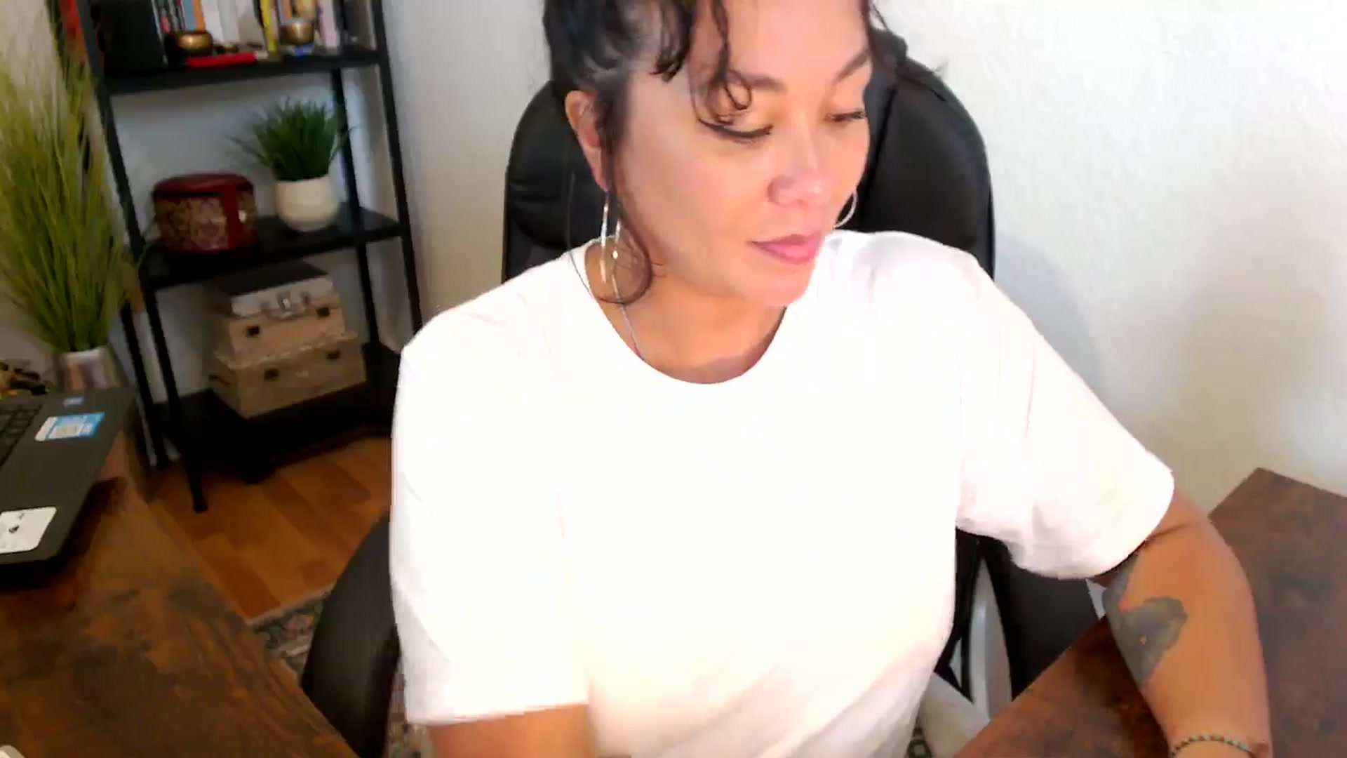 Gallery image thumbnail from MickaylaMinx's myfreecams stream on, 09/20/2024, 19:18 image 9 of 20
