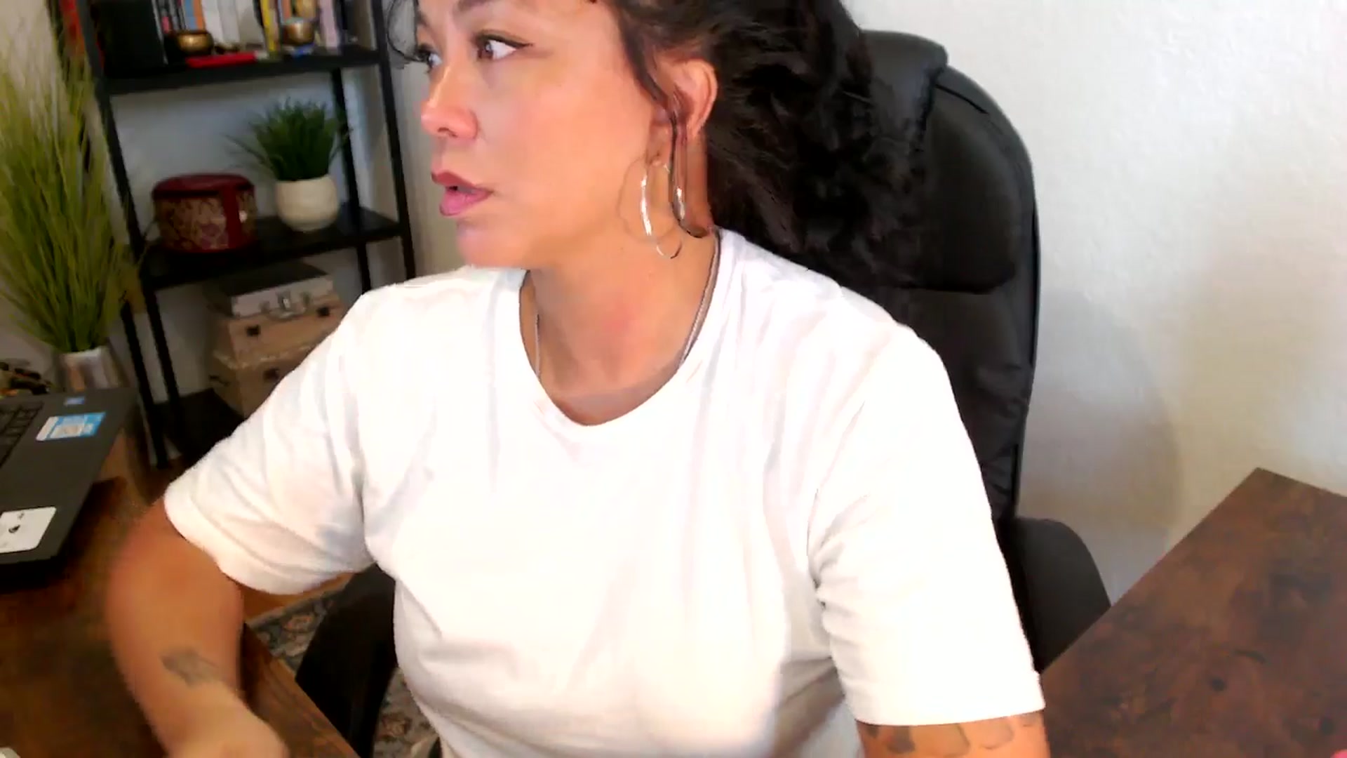 Gallery image thumbnail from MickaylaMinx's myfreecams stream on, 09/20/2024, 19:43 image 10 of 20