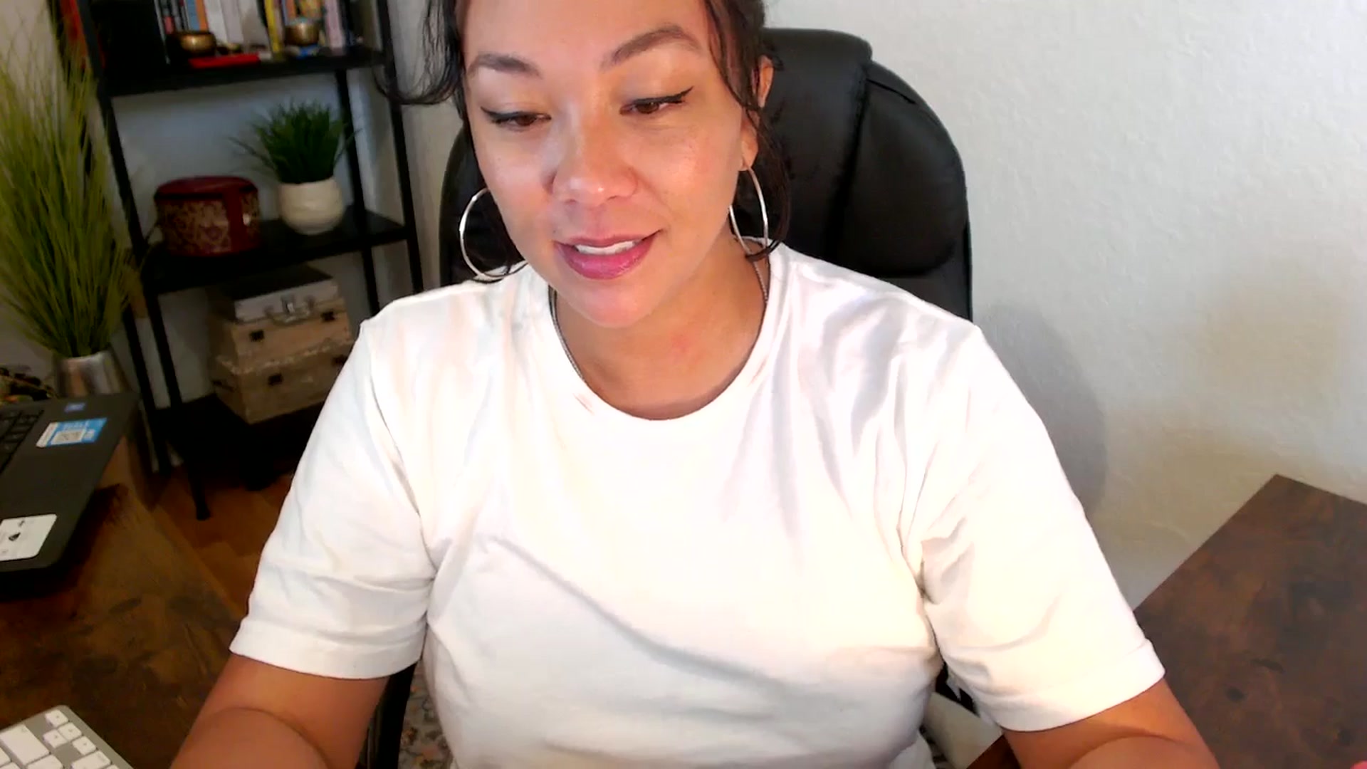 Gallery image thumbnail from MickaylaMinx's myfreecams stream on, 09/20/2024, 19:43 image 20 of 20