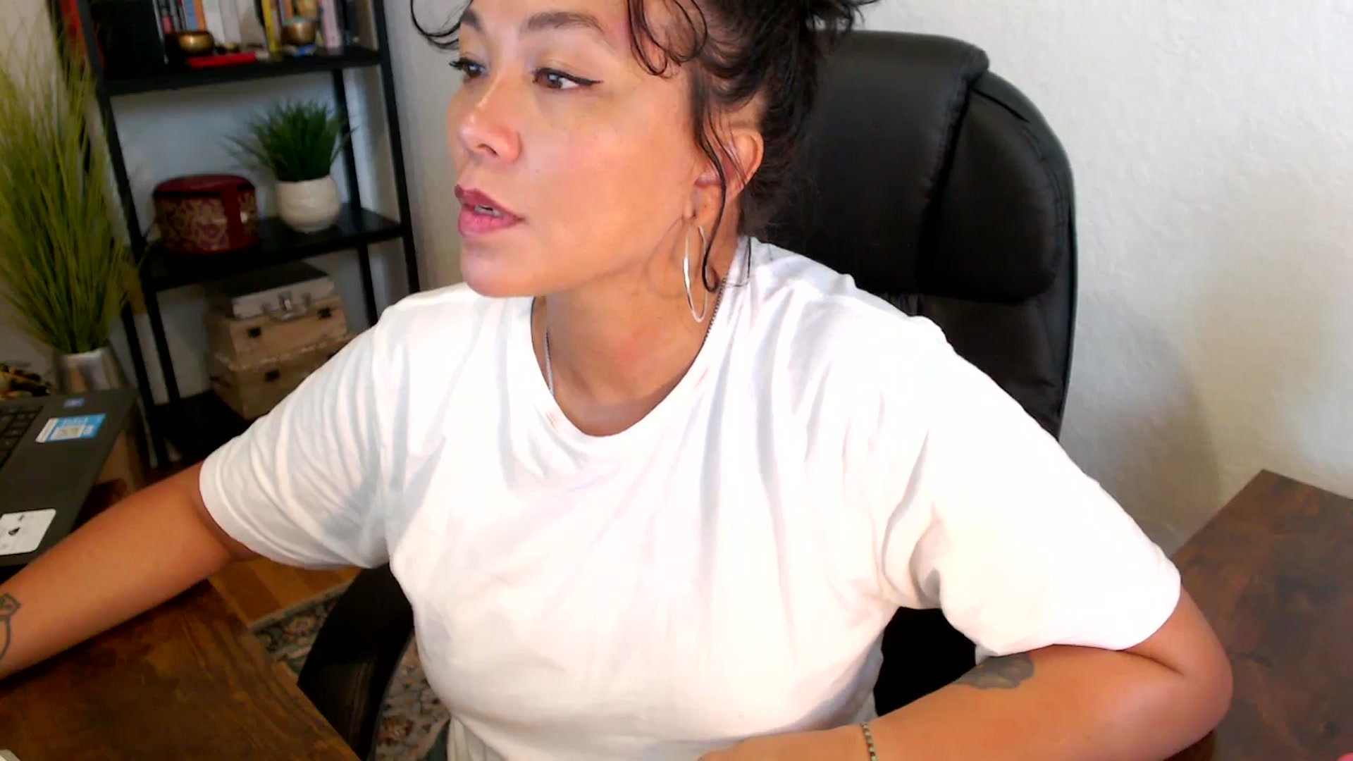 Gallery image thumbnail from MickaylaMinx's myfreecams stream on, 09/20/2024, 19:43 image 4 of 20