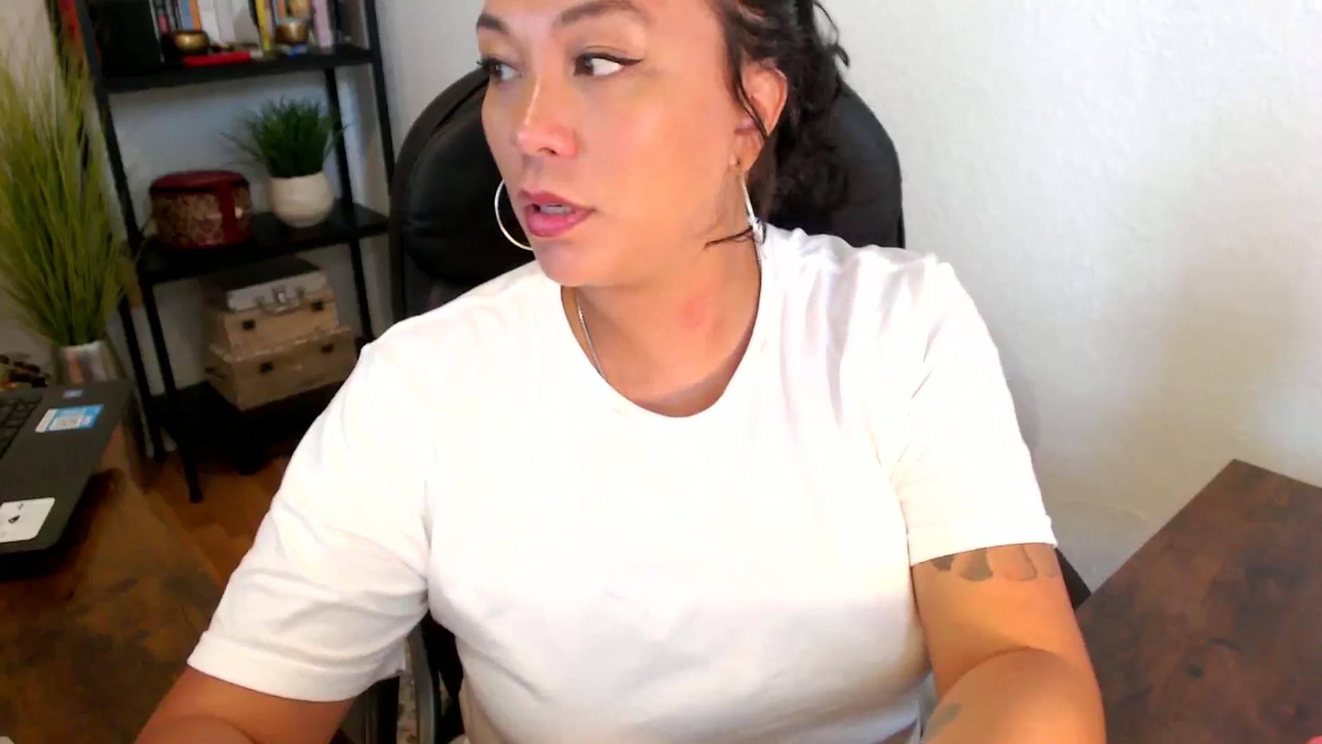 Gallery image thumbnail from MickaylaMinx's myfreecams stream on, 09/20/2024, 19:43 image 12 of 20