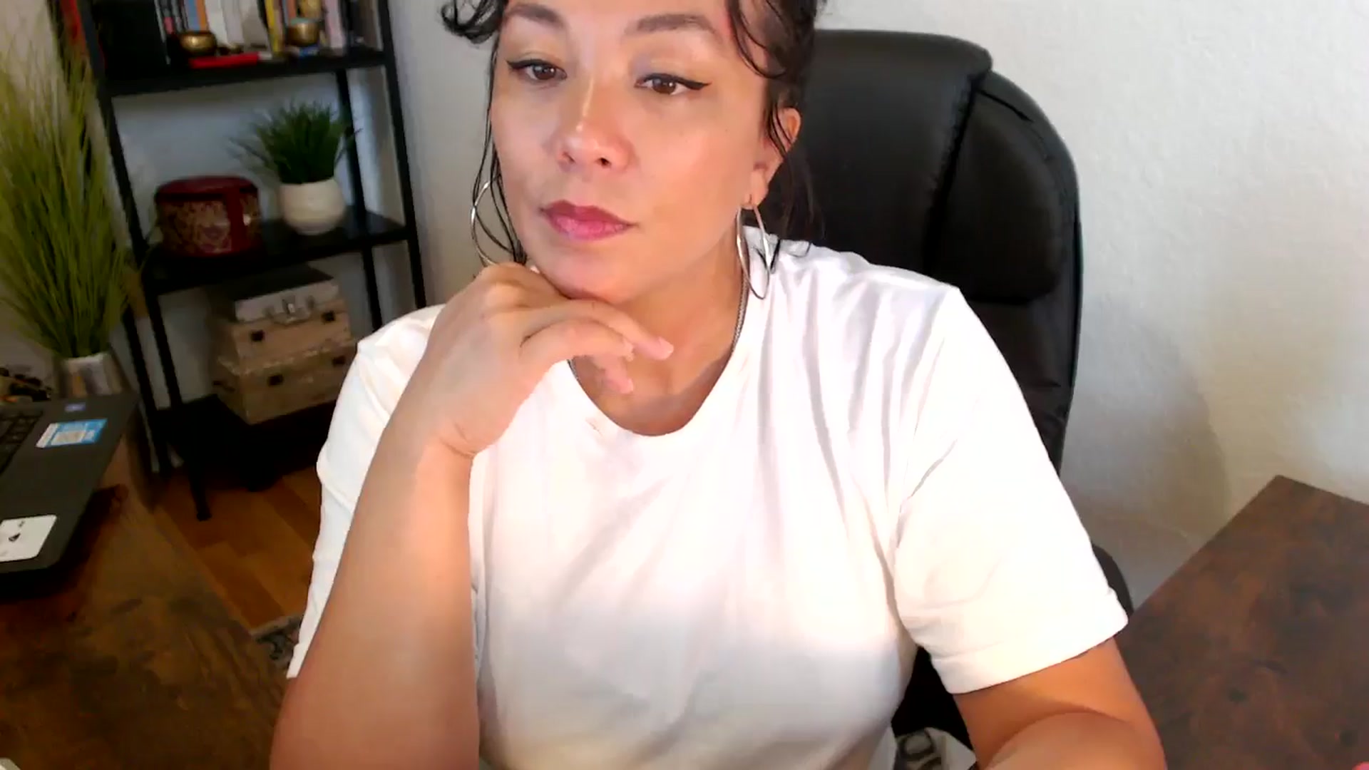 Gallery image thumbnail from MickaylaMinx's myfreecams stream on, 09/20/2024, 19:43 image 3 of 20