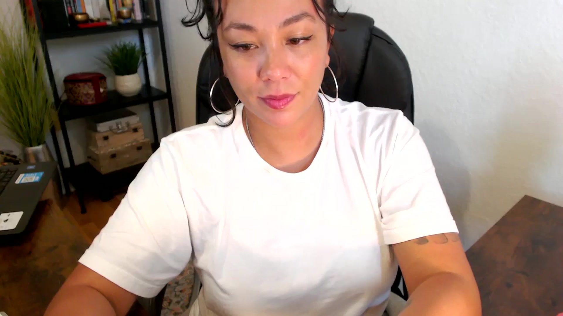Gallery image thumbnail from MickaylaMinx's myfreecams stream on, 09/20/2024, 19:43 image 7 of 20