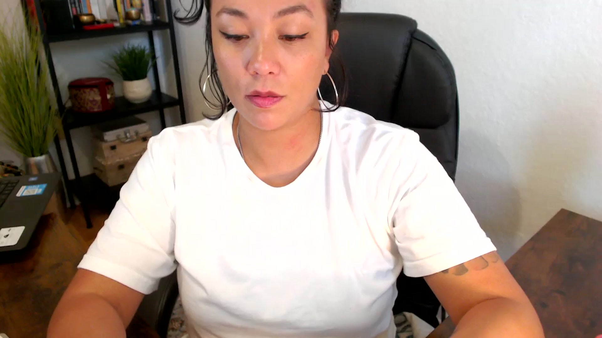 Gallery image thumbnail from MickaylaMinx's myfreecams stream on, 09/20/2024, 19:43 image 9 of 20