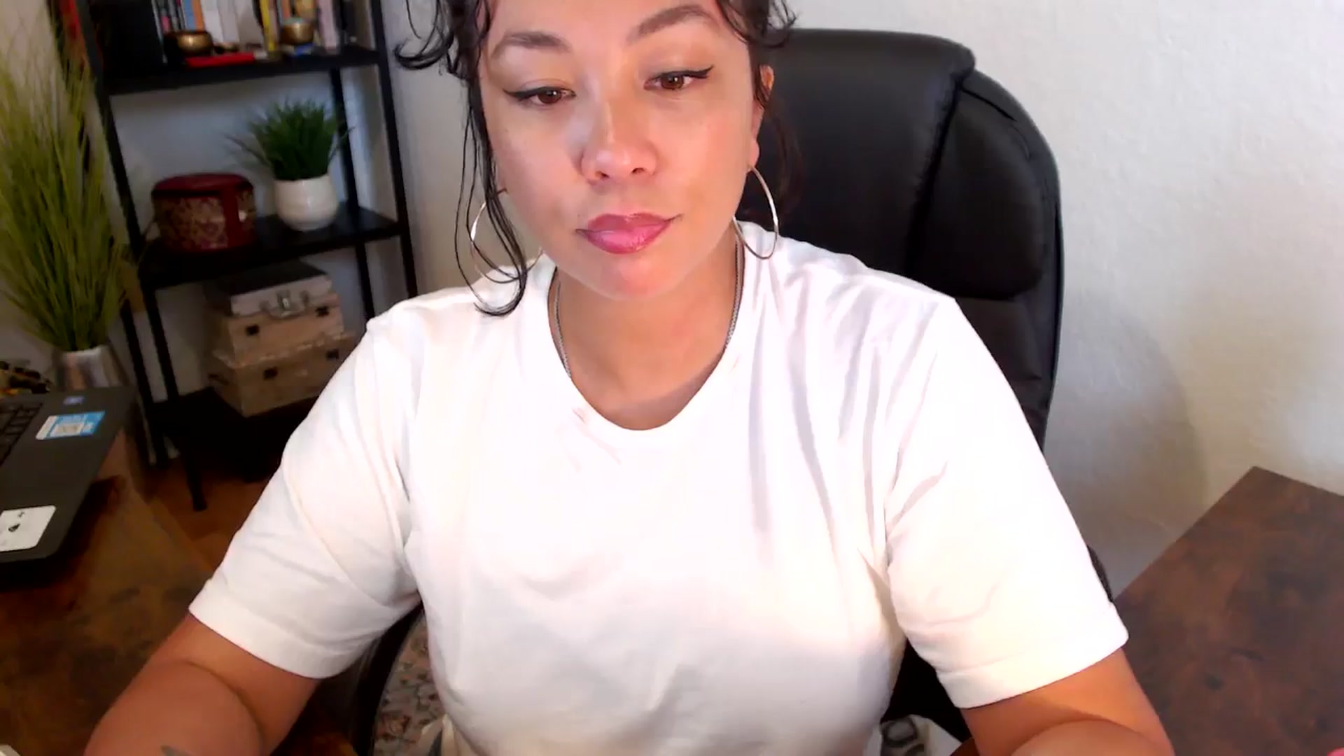 Gallery image thumbnail from MickaylaMinx's myfreecams stream on, 09/20/2024, 19:43 image 2 of 20