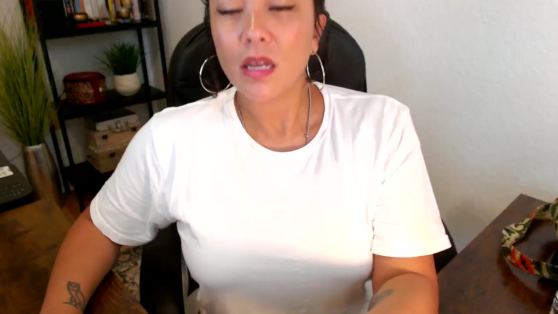 Gallery image thumbnail from MickaylaMinx's myfreecams stream on, 09/20/2024, 21:11 image 8 of 20
