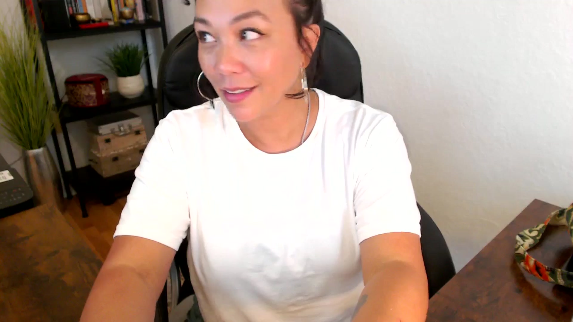 Gallery image thumbnail from MickaylaMinx's myfreecams stream on, 09/20/2024, 21:11 image 17 of 20