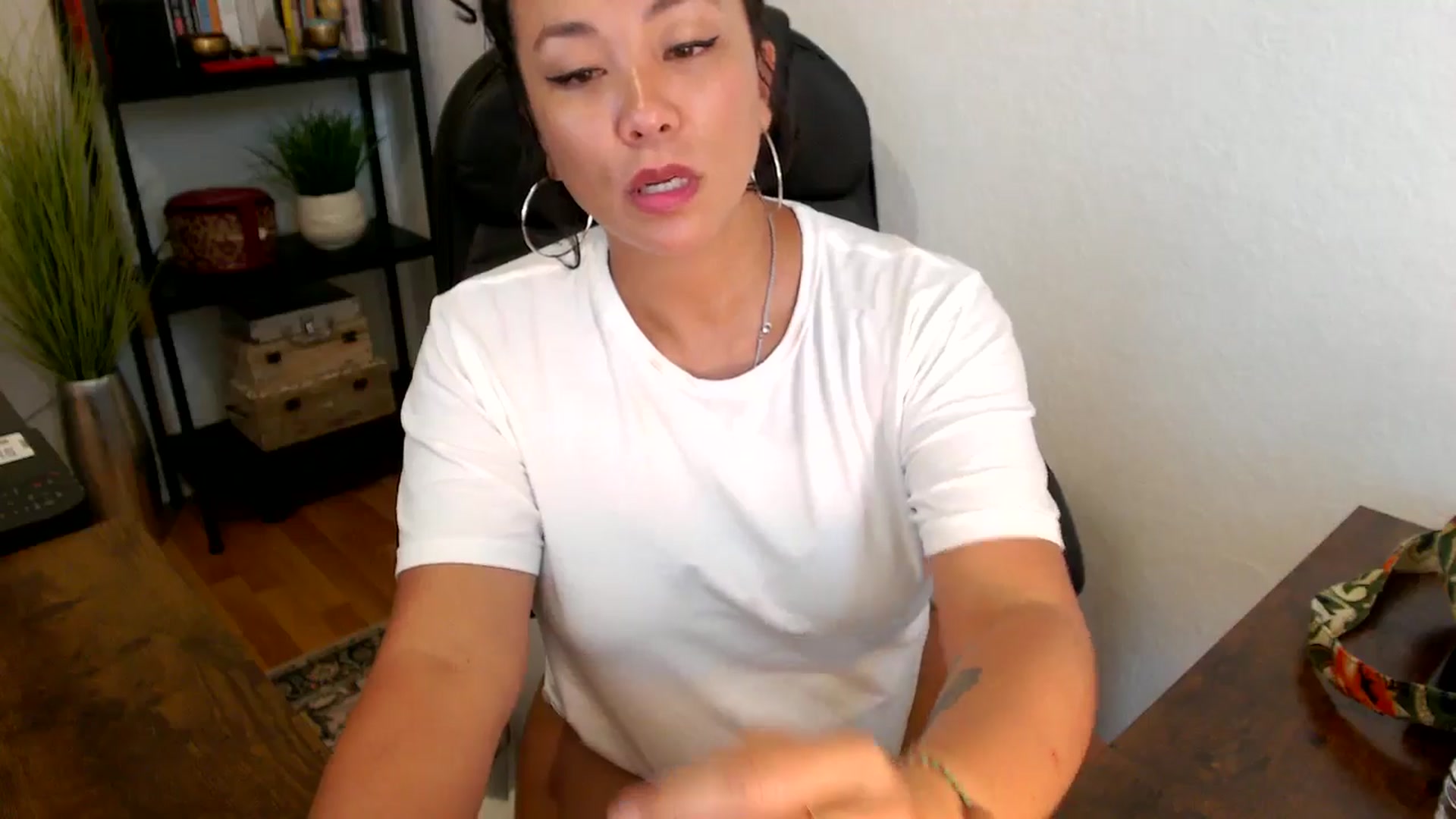 Gallery image thumbnail from MickaylaMinx's myfreecams stream on, 09/20/2024, 21:11 image 6 of 20