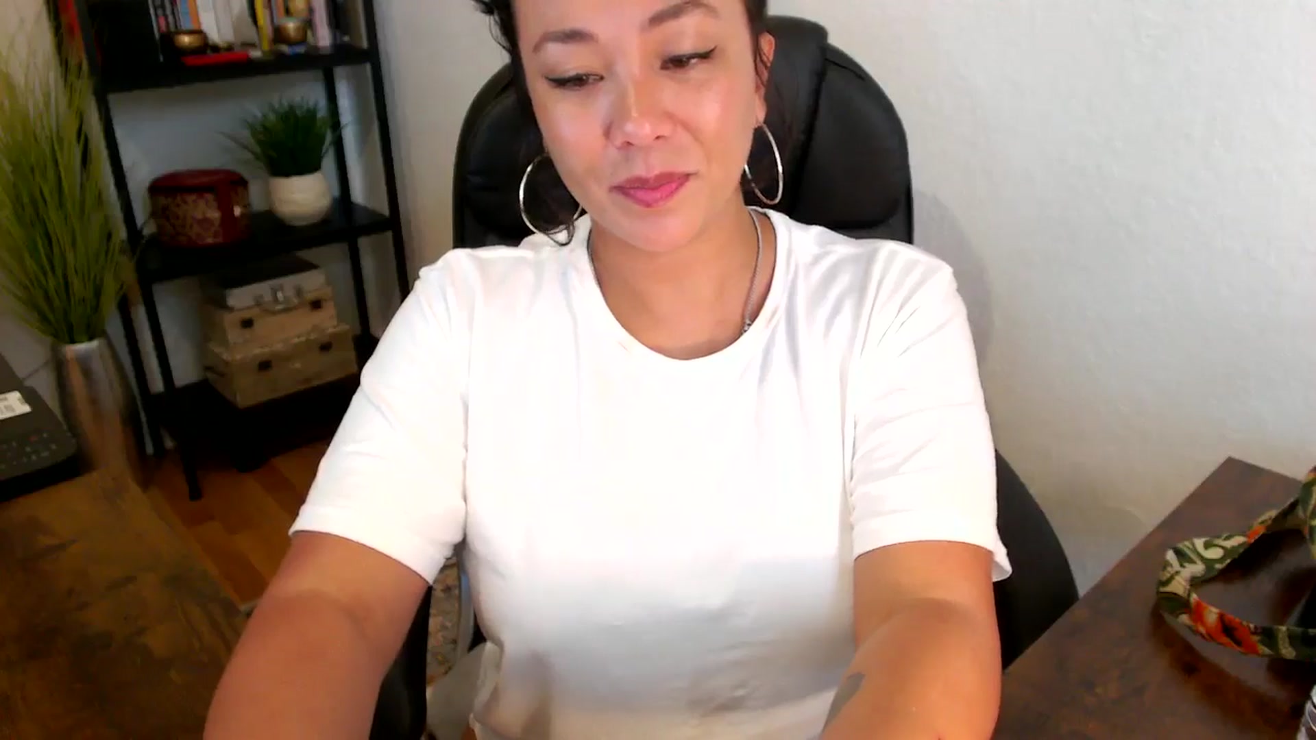 Gallery image thumbnail from MickaylaMinx's myfreecams stream on, 09/20/2024, 21:11 image 4 of 20