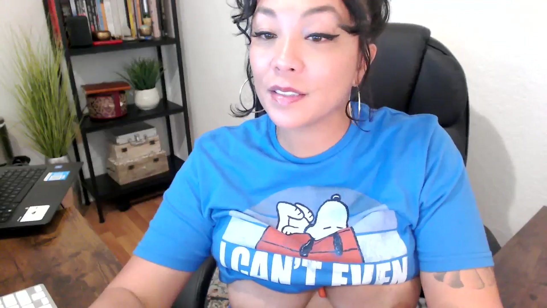 Gallery image thumbnail from MickaylaMinx's myfreecams stream on, 09/23/2024, 18:06 image 10 of 20