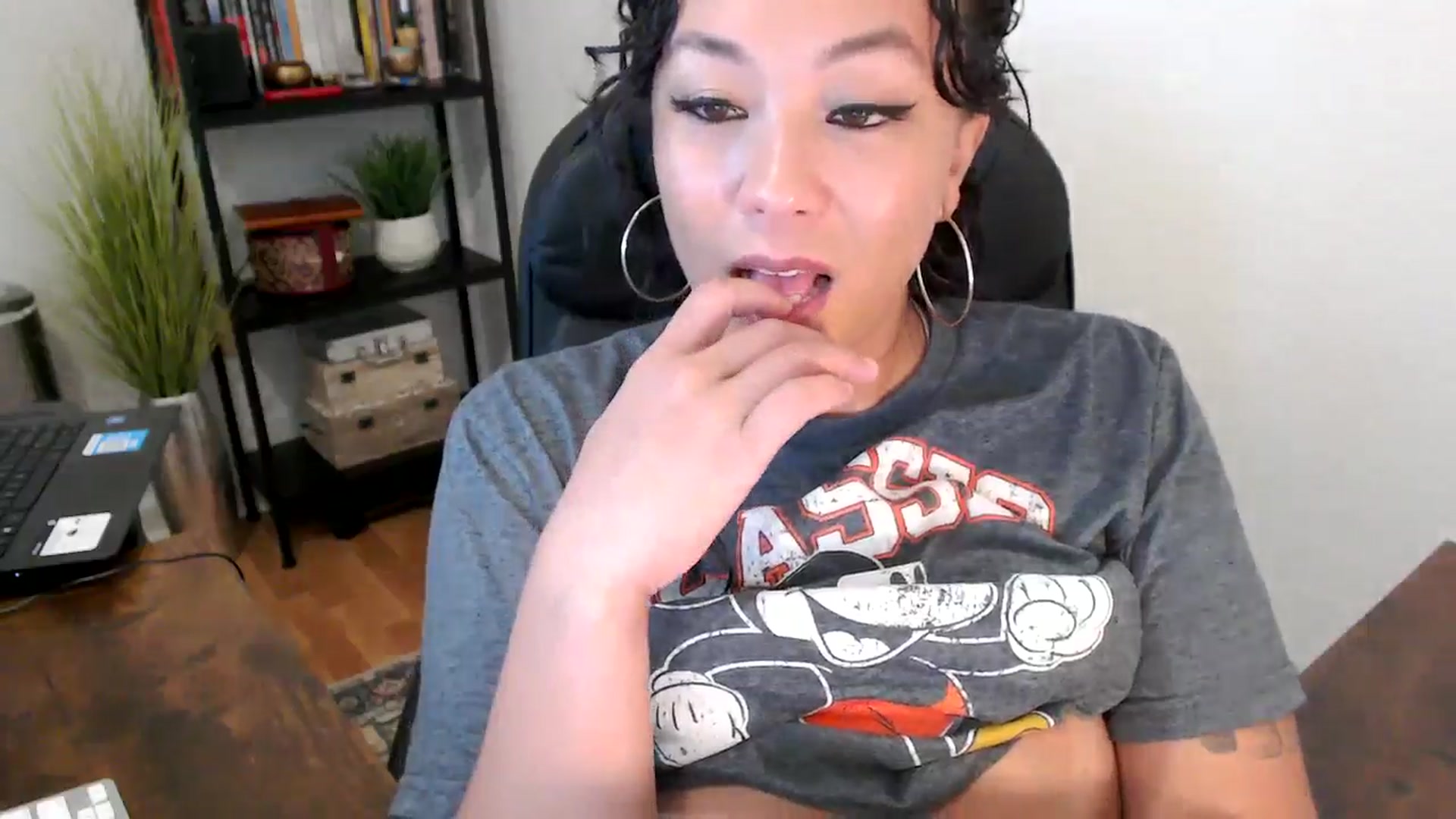 Gallery image thumbnail from MickaylaMinx's myfreecams stream on, 09/24/2024, 16:57 image 13 of 20