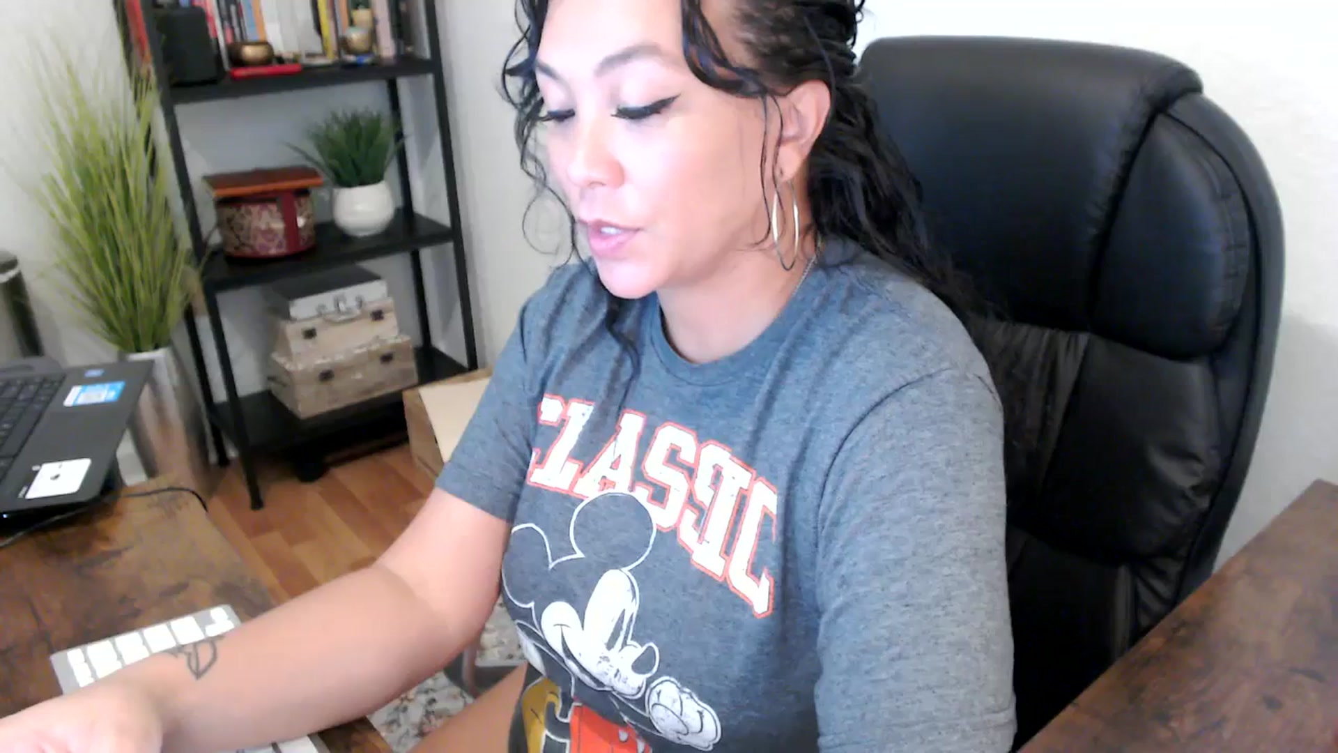 Gallery image thumbnail from MickaylaMinx's myfreecams stream on, 09/24/2024, 18:13 image 16 of 20