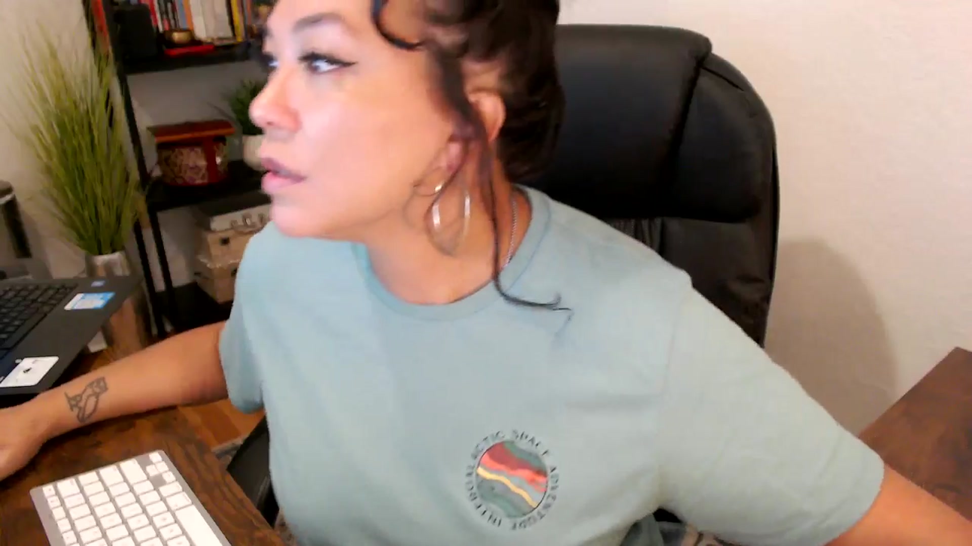 Gallery image thumbnail from MickaylaMinx's myfreecams stream on, 09/25/2024, 15:05 image 10 of 20